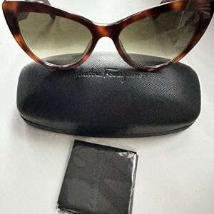 Salvatore Ferragamo Cat Eye Sunglasses SF930S